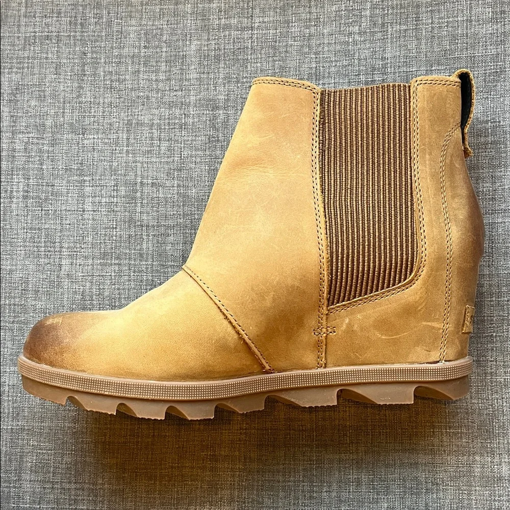 SOREL Joan of Arctic Wedge II Chelsea Leather Boots Slip-On Tan 10.5